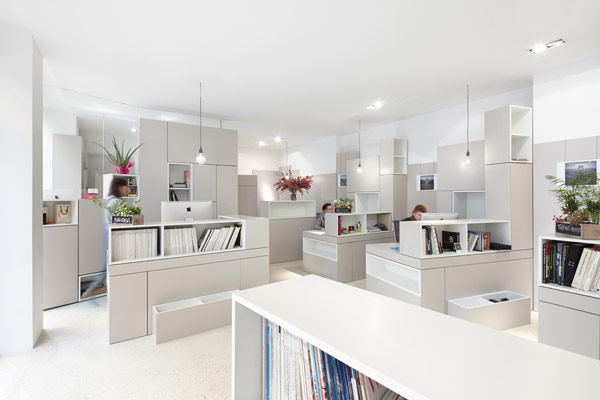 Hypernuit-modern-office