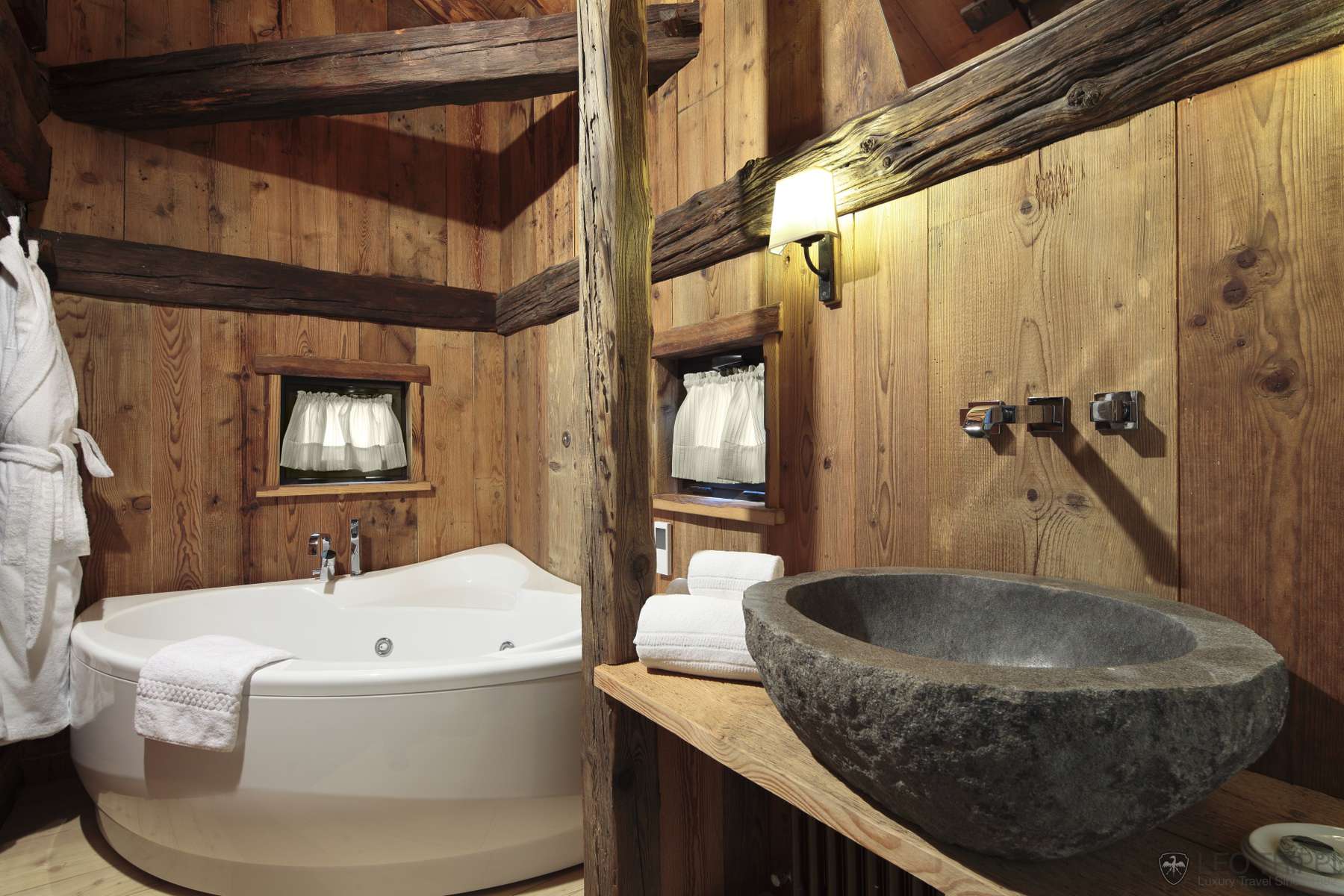 bathroom-in-interior-Rustic-Style